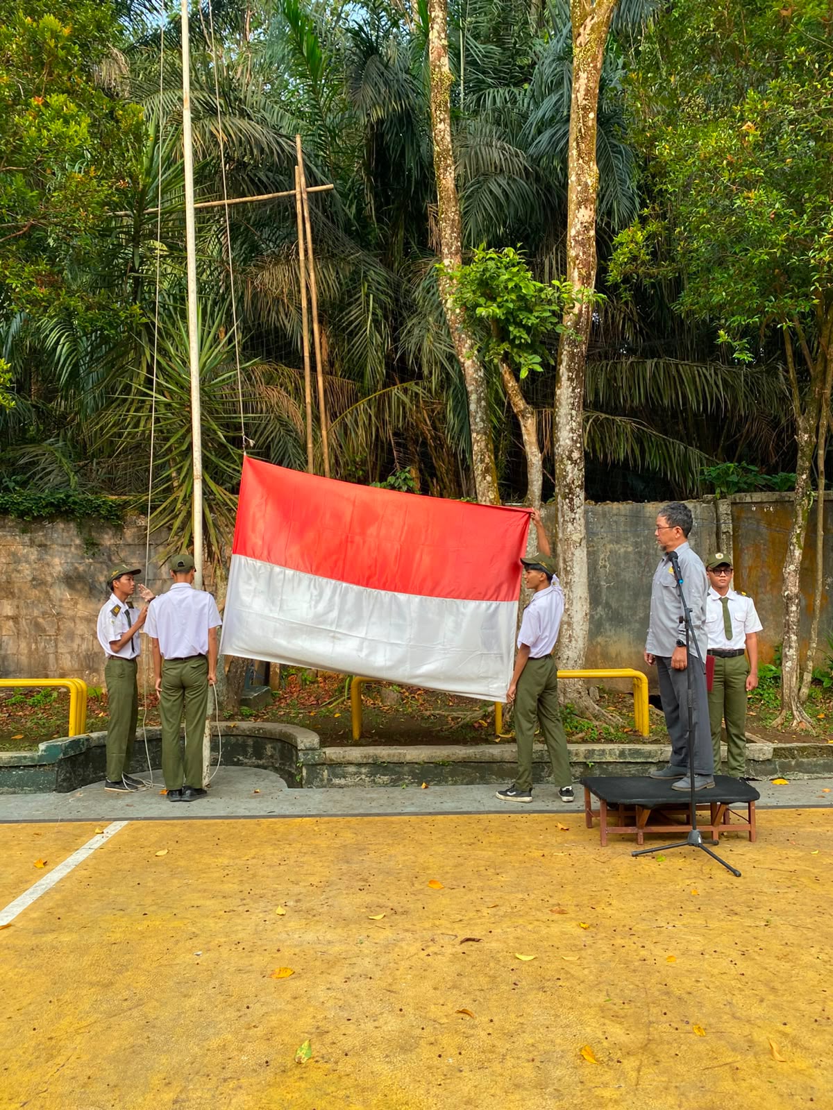 Kegiatan Upacara Bendera-001